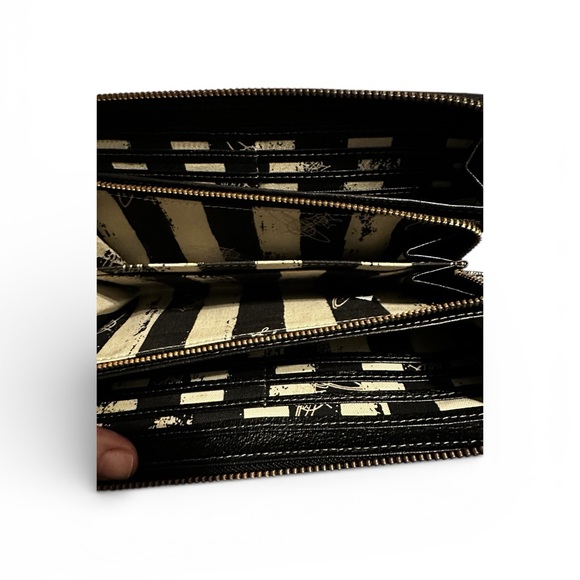 Vivienne Westwood Black Pebbled Leather Orb Zip-Around Wallet - Picture 6 of 7